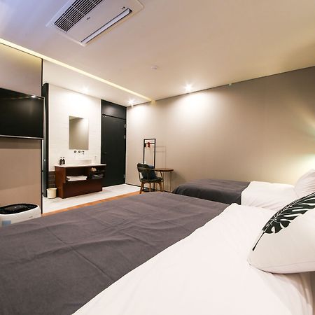 Brown Dot Hotel Yangjeong Busan Esterno foto